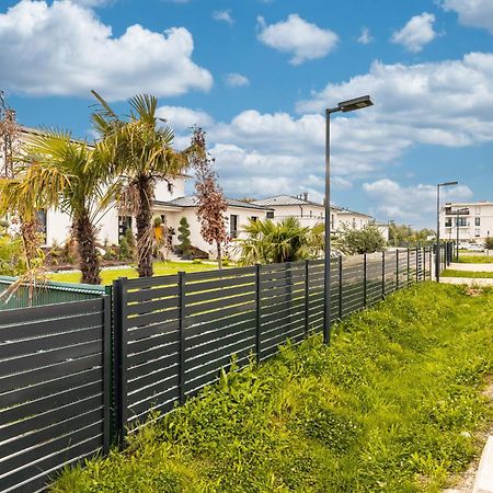 King Size Bed - Free Private Parking - Garden & Terrace - 14Min From Disneyland Ferrières-en-Brie Exteriör bild